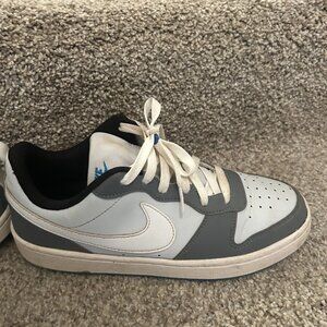 Boys size 7 Nike